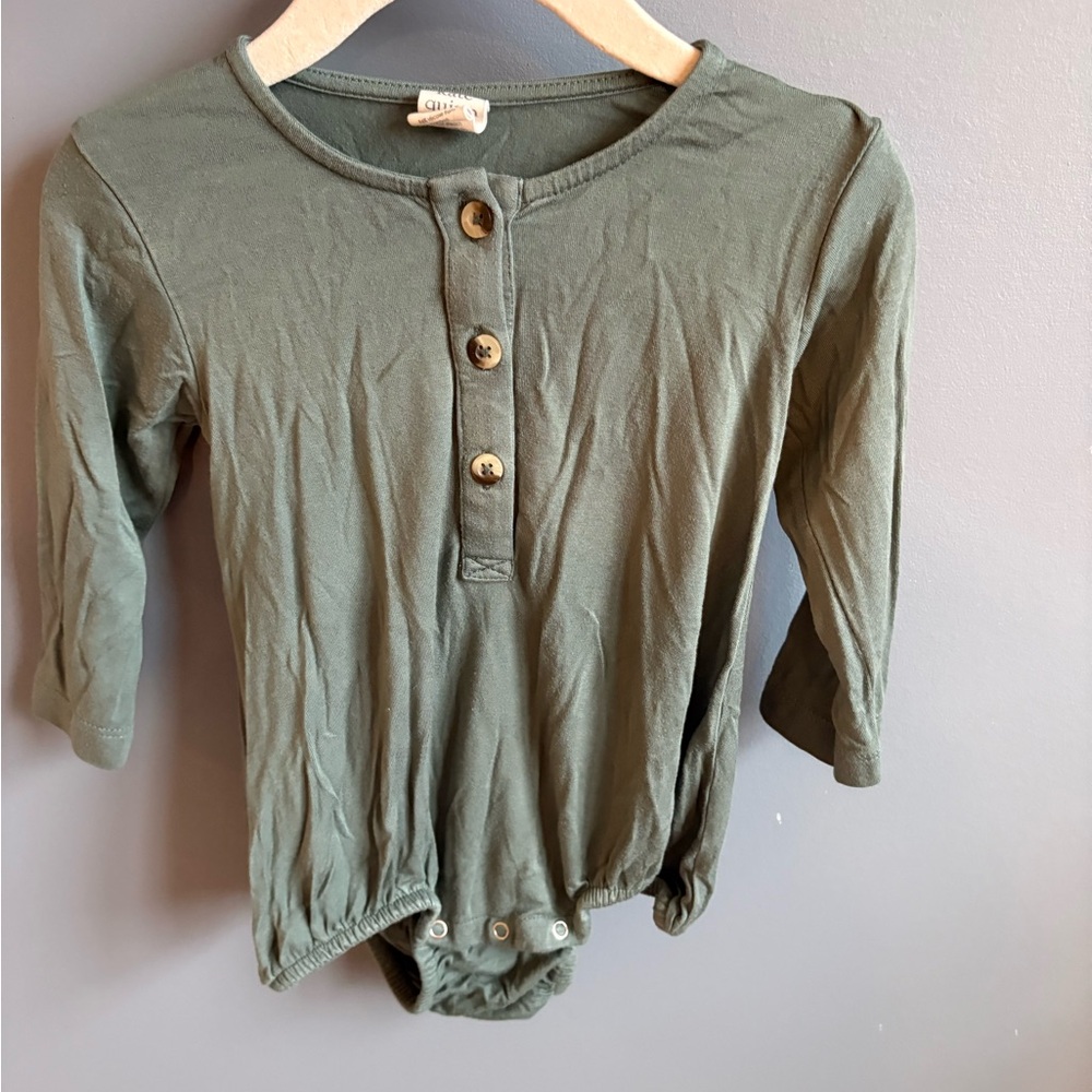 Kate Quinn Long Sleeve Henley Bubble in Forest